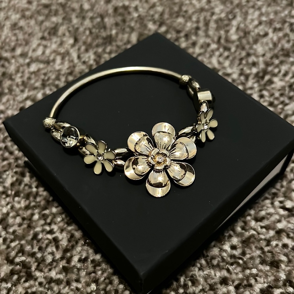 Flower bracelet